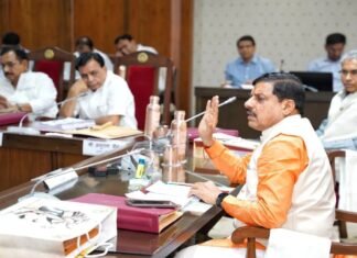 MP कैबिनेट बैठक में किसानों, पेंशनधारकों और कर्मचारियों को बड़ी सौगात, फसल बीमा और पेंशन योजनाओं के लिए हजारों करोड़ की मंजूरी MP कैबिनेट बैठक