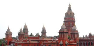 ‘भगवान किसी मंत्री का इंतजार नहीं करते’, VIP दर्शन पर मद्रास हाई कोर्ट की सख्त टिप्पणी, कहा- भगवान के सामने सब समान मद्रास हाई कोर्ट
