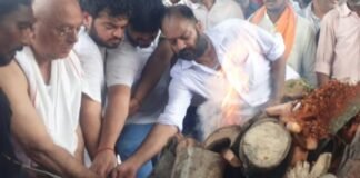 लखनऊ में हुआ प्रतीक यादव का अंतिम संस्कार, अपर्णा यादव के पिता ने दी मुखाग्नि प्रतीक यादव का अंतिम संस्कार
