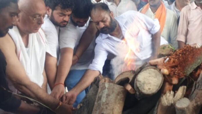 प्रतीक यादव का अंतिम संस्कार