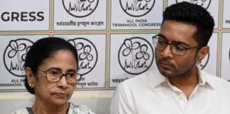 TMC Crisis: 50 से ज्यादा विधायकों के समर्थन के दावे से बढ़ी ममता बनर्जी की मुश्किलें, विधानसभा पहुंचे बागी विधायक TMC Crisis: TMC में बढ़ी अंदरूनी कलह