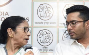 बंगाल में TMC में बड़ी टूट के संकेत, एक दर्जन से ज्यादा सांसदों के BJP संपर्क में होने की चर्चा बंगाल में TMC में बड़ी टूट के संकेत