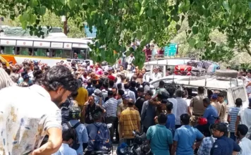 Badrinath Yatra: कर्णप्रयाग में तीर्थ यात्रियों और स्थानीय लोगों के बीच हिंसक झड़प, 8 घायल; साढ़े चार घंटे ठप रही यात्रा Badrinath Yatra