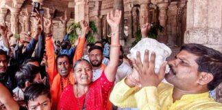 Bhojshala News: धार भोजशाला में अचानक प्रकट हुई वाग्देवी की प्रतिमा, ASI और पुलिस जांच में जुटी Bhojshala News