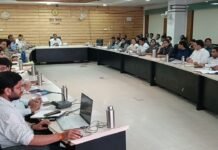 समीक्षा बैठक में कलेक्टर शिवम वर्मा ने दिखाई सख्ती, शासकीय जमीनों से अवैध कब्जे हटेंगे, तालाबों के गहरीकरण पर भी विशेष फोकस कलेक्टर शिवम वर्मा