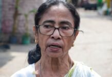 Mamata Banerjee Controversy: बांग्लादेशी हत्याकांड पर बयान के बाद ममता बनर्जी के खिलाफ FIR दर्ज Mamata Banerjee Controversy
