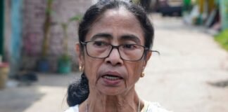 Mamata Banerjee Controversy: बांग्लादेशी हत्याकांड पर बयान के बाद ममता बनर्जी के खिलाफ FIR दर्ज Mamata Banerjee Controversy