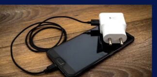 Phone Charging Tips: मोबाइल चार्ज करते समय भूलकर भी न करें ये 5 गलतियां, आज ही बदलें आदत Phone Charging Tips