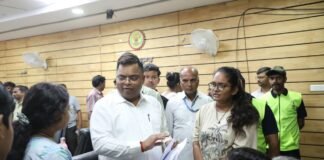 जनसुनवाई में जरूरतमंदों को मिली राहत, प्रशासन बना आमजन का सहारा, कलेक्टर शिवम वर्मा ने संवेदनशीलता से सुनीं समस्याएं कलेक्टर शिवम वर्मा