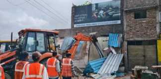 कलेक्टर शिवम वर्मा की सख्त कार्रवाई, खजराना में लगभग 80 करोड़ की शासकीय भूमि अतिक्रमण मुक्त कलेक्टर शिवम वर्मा
