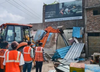 कलेक्टर शिवम वर्मा की सख्त कार्रवाई, खजराना में लगभग 80 करोड़ की शासकीय भूमि अतिक्रमण मुक्त कलेक्टर शिवम वर्मा