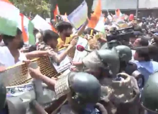 70वीं BPSC परीक्षा को लेकर पटना में छात्रों का प्रदर्शन तेज, CM आवास की ओर मार्च; पुलिस ने किया वाटर कैनन का इस्तेमाल