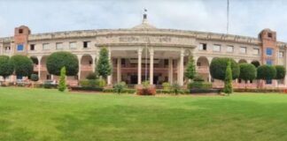 इंदौर कलेक्ट्रेट में ‘ठग’ कर्मचारी! भरोसे की आड़ में 17 लाख का फर्जीवाड़ा, इंदौर कलेक्टर की बड़ी कार्रवाई इंदौर कलेक्ट्रेट में 'ठग' कर्मचारी!