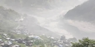 नेपाल के रसुवा में तिब्बत से आई भीषण बाढ़, बाजार और हाइड्रोपावर प्रोजेक्ट तबाह; हेलीकॉप्टर भी लौटा नेपाल के रसुवा में तिब्बत से आई भीषण बाढ़