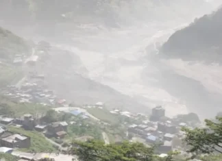 नेपाल के रसुवा में तिब्बत से आई भीषण बाढ़, बाजार और हाइड्रोपावर प्रोजेक्ट तबाह; हेलीकॉप्टर भी लौटा नेपाल के रसुवा में तिब्बत से आई भीषण बाढ़