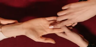 क्या आपकी हथेली में हैं सफलता के ये निशान? करियर को लेकर जानिए खास संकेत हथेली में हैं सफलता के निशान