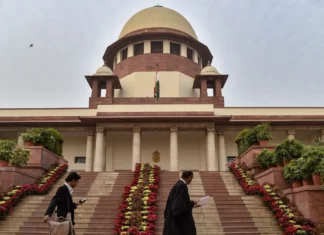 SIR विवाद: मुख्य चुनाव आयुक्त ज्ञानेश कुमार के खिलाफ सुप्रीम कोर्ट पहुंची याचिका, जानिए पूरा मामला SIR Controversy: Petition filed in Supreme Court against Chief Election Commissioner Gyanesh Kumar
