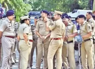 Ashoknagar Newborn Case: अशोकनगर में एक दिन की बच्ची की मौत: मां गिरफ्तार, गला दबाने का आरोप Ashoknagar Newborn Case: अशोकनगर में एक दिन की बच्ची की मौत: मां गिरफ्तार, गला दबाने का आरोप